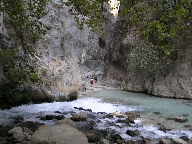 Saklikent Gorge - in other parts lined with  over-water restaurants ©  SW